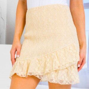 Le Lis Women's Cream Smocked Lace Mini Skirt With‎ Ruffle Hem